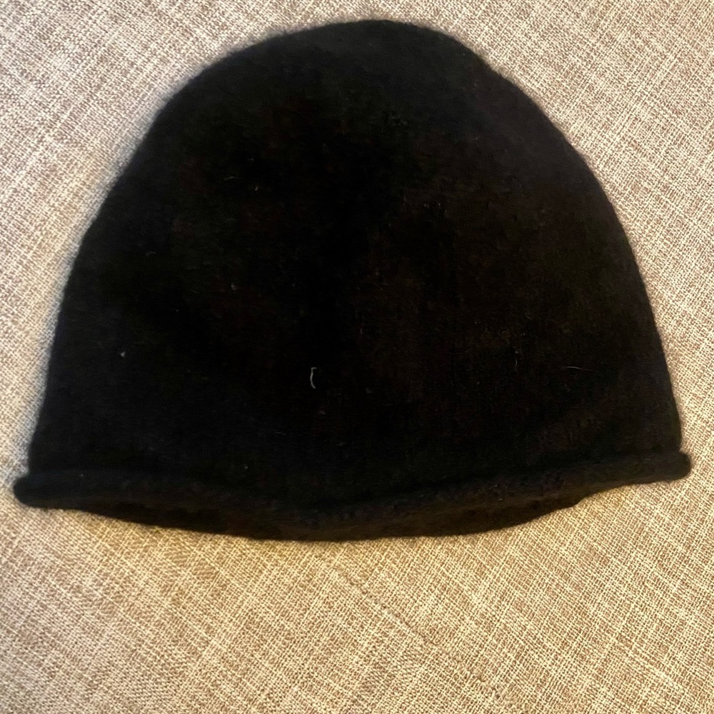 Babaton Cashmere Beanie